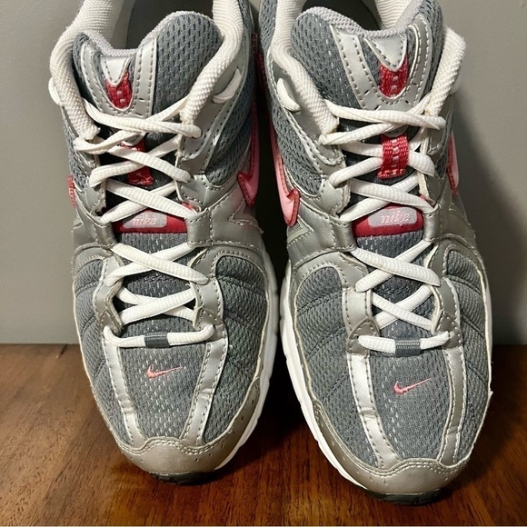 Nike Impact Zone Retro Women
Size 11 Gray Pink Athletic
Running Shoes 327860-061 - Picture 7 of 14